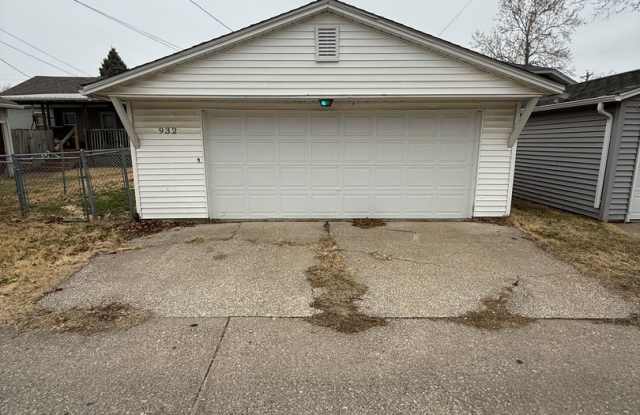 3B / 1B home with over 1200 square feet! Gallery 3