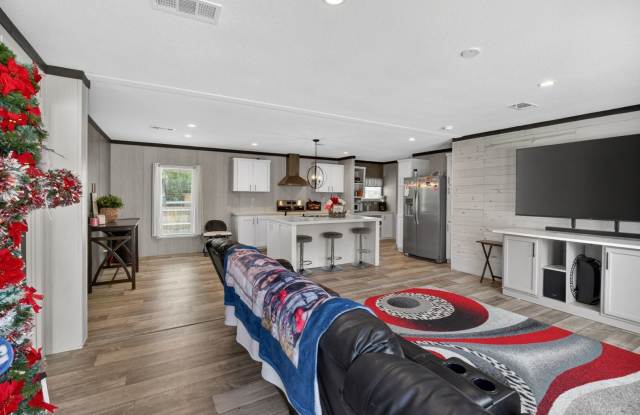 Spacious 4BR House in Hinesville Gallery 3