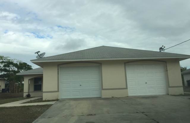 527 Hancock Bridge Pkwy. - 527 527/529 Hancock Bridge Pkwy, Cape Coral, FL 33990