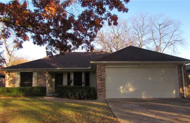 405 Allencrest Drive - 405 Allencrest Drive, White Settlement, TX 76108