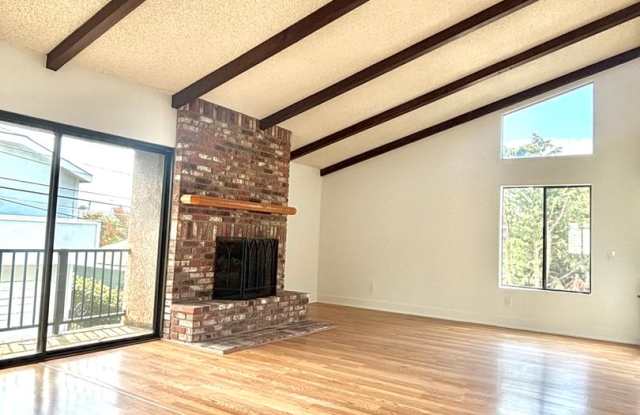 Spacious Private back house, W/D hookups, Garage, Walk-in closet photos photos