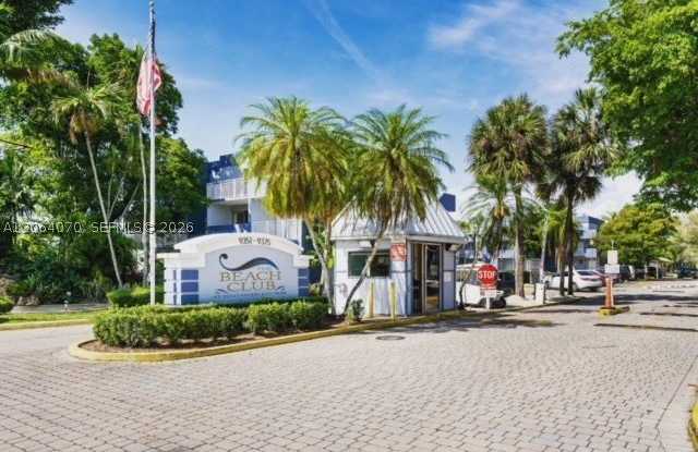 9367 Fontainebleau Blvd Gallery 1