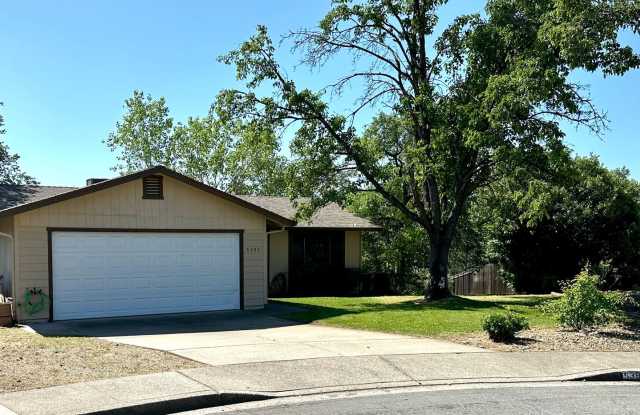 Well maintained home on 1.14 acres - Landscaping included! photos photos