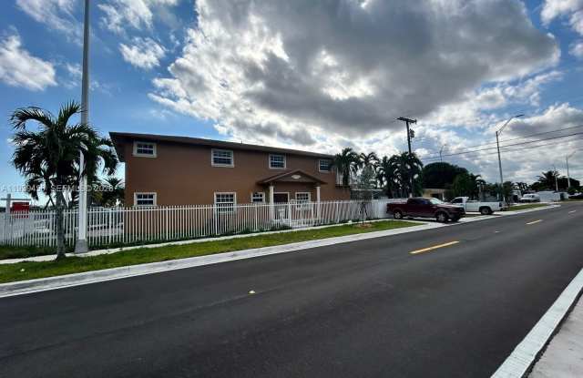 948 E 47th St photos photos