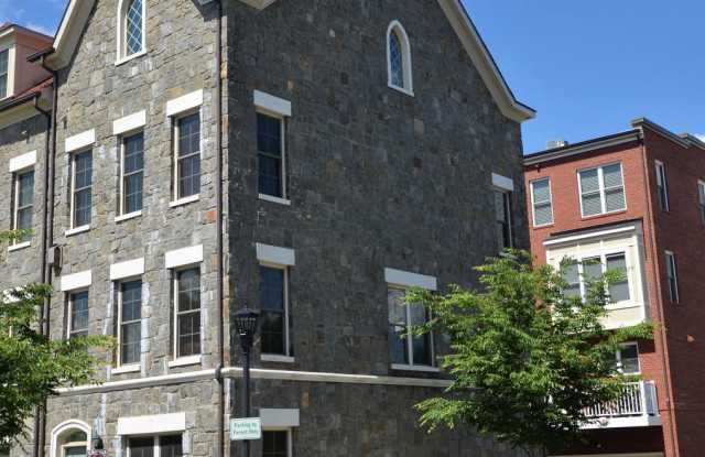509 REGENT PLACE NE Gallery 2