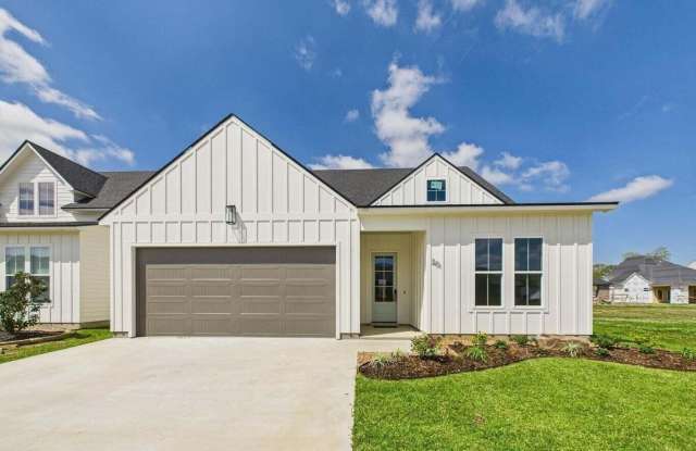 201b Prague Avenue - 201 Prague Ave, Youngsville, LA 70592