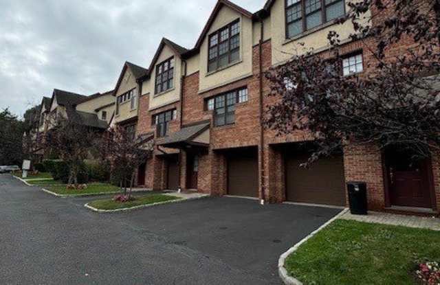 359 Central Park Ave - 359 Central Park Avenue, Hartsdale, NY 10583