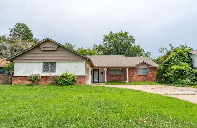 9041 E 33rd St, Tulsa, OK 74145 - 3 Bed/2 Bath | Small Pets Welcome photos photos