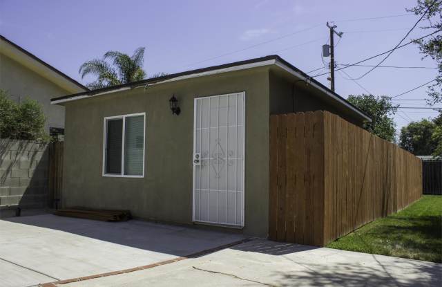 5918 Satsuma Avenue Gallery 4
