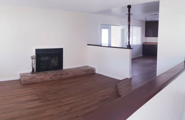 Remodeled/Move-in ready 3 bed 2 bath house with bonus room photos photos