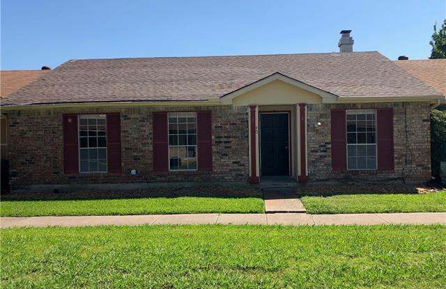 40 E Mountain Creek Drive - 40 East Mountain Creek Drive, Grand Prairie, TX 75052