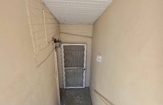 Down Town 2 Bedroom Apartment for rent- Utilities and WIFI included! Gallery 3