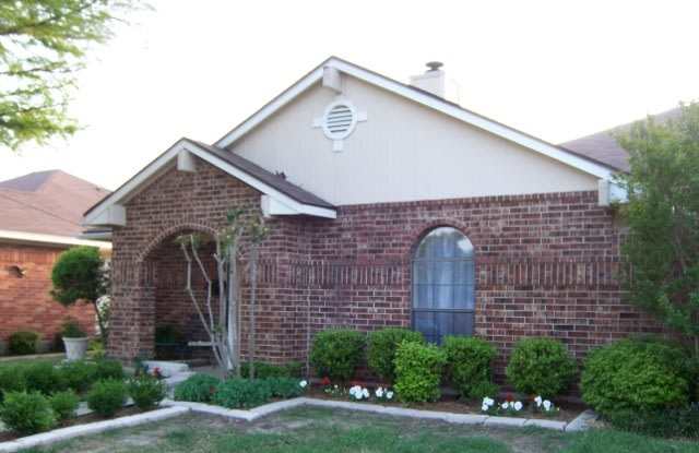 2 Bedroom Coppell Duplex - Large with Bonus Room - Coppell Schools - 243 Reeder Drive, Coppell, TX 75019 2 Bedroom Coppell Duplex - Large with Bonus Room - Coppell Schools - 243 Reeder Drive, Coppell, TX 75019