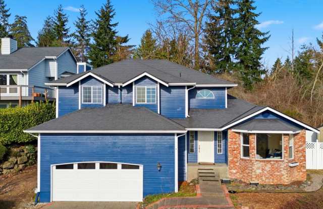 Northeast Tacoma Gem | Primary Suite, Large Deck & Mountain Views photos photos