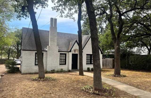 2107 W Oak Street - 2107 West Oak Street, Denton, TX 76201