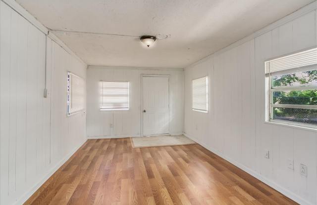 2525 Melson Gallery 3