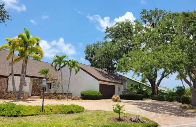 Annual Turnkey furnished 4/ 4 1/2 ranch pool home in Country Club of Sarasota on golf course photos photos