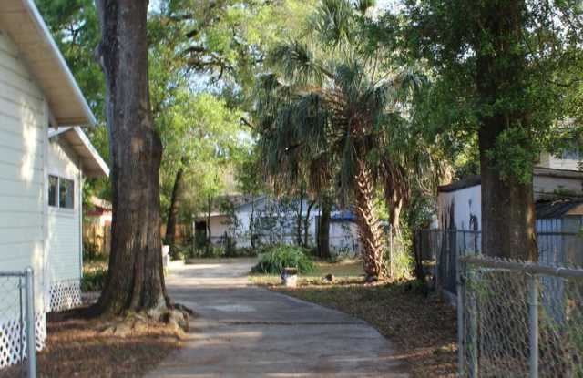 1128 Oakhill Street Gallery 2