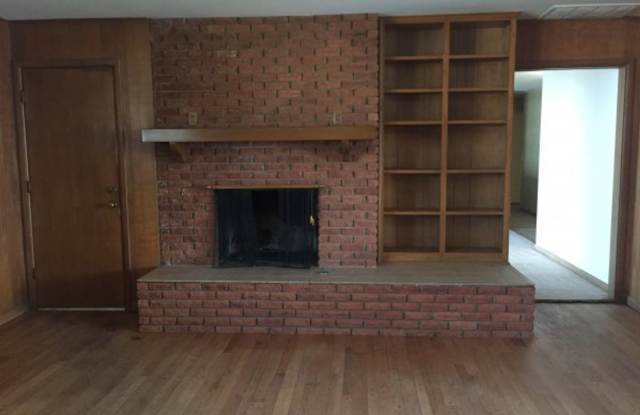 155 S. Ridge Gallery 4