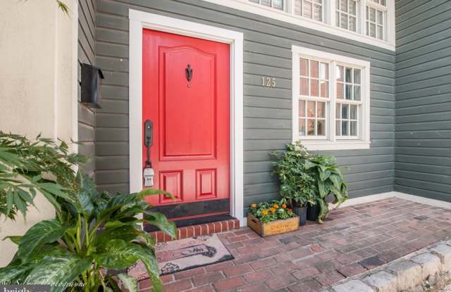 125 WELCOME ALLEY Gallery 4