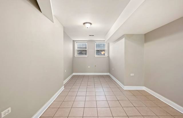 4851 S. Prairie Gallery 4