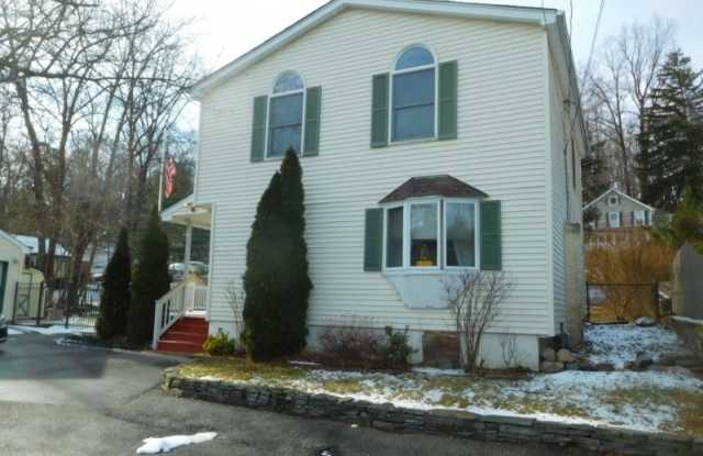 35 Ella St - 35 Ella Street, Bloomingdale, NJ 07403