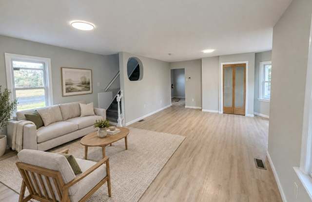 102 West Cohawkin Road Gallery 1