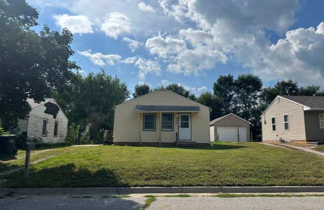 2 bedroom house available now $750 - 632 Riverside Street Northwest, Fort Dodge, IA 50501
