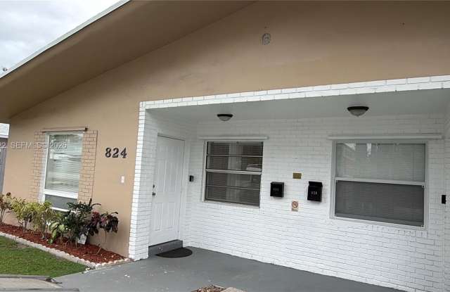 824 SW 12th Ct photos photos