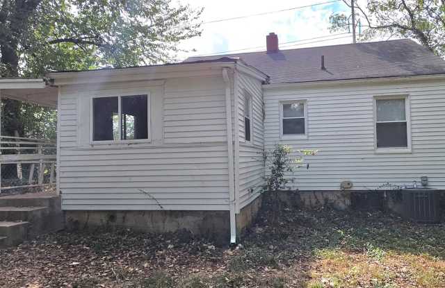 2 Bedroom 1 Bath Bungalow $895! Central Heat & Air!  Cute! Gallery 1