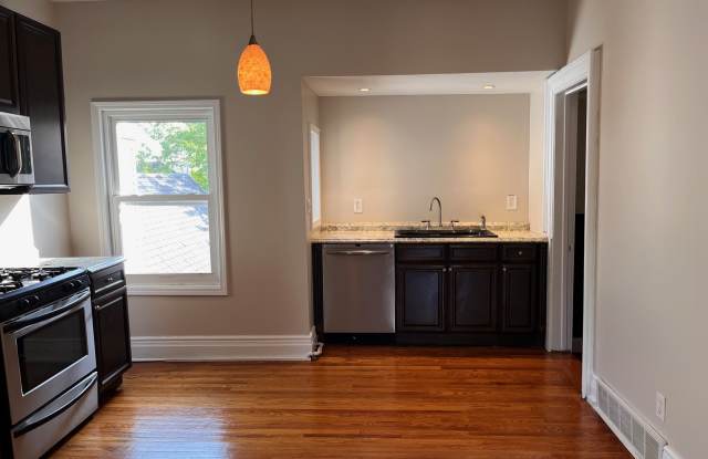 364 West Avenue - Front Upper Gallery 2