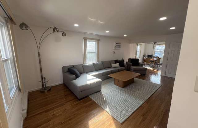 9709 Monmouth Ave Gallery 2