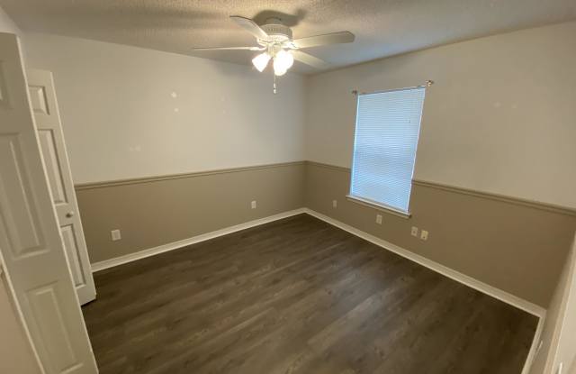 10340 Chinaberry Court Gallery 4