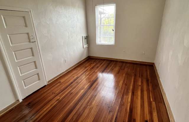 611 Bullitt Avenue Southeast - A Gallery 3