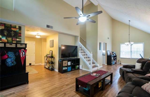 11045 Pinehigh Drive Gallery 2