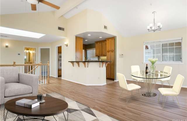 2319 Rockefeller Lane Gallery 2