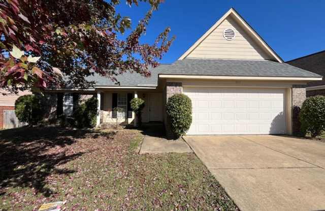 Renovated 3 Bedroom 2 Bath Home for Rent with 2 Car Garage! - 1816 Cresent Lane, Southaven, MS 38671
