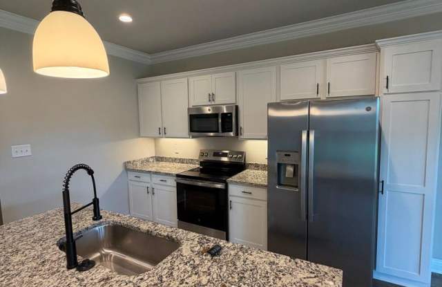 4 Bedroom 2 Bathroom in Canes Landing photos photos