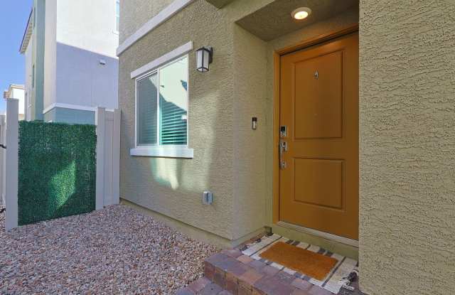 MOVE-IN READY TOWNHOME NEAR SUMMERLIN! Gallery 3