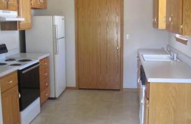Cute 3 bedroom house in quiet neighborhood! Gallery 3