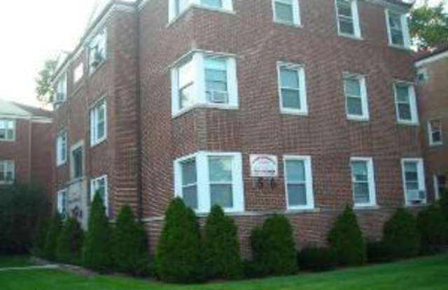 THIS IS A MUST SEE 2BED/1BATH CONDO, HEAT AND PARKING AND STORAGE,RIVER FOREST AVAILABLE 12/13/2024 - 1516 North Harlem Avenue, River Forest, IL 60305