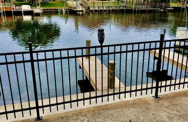 Awesome Location and Beautifully Fully Renovated Townhomes! Gallery 3