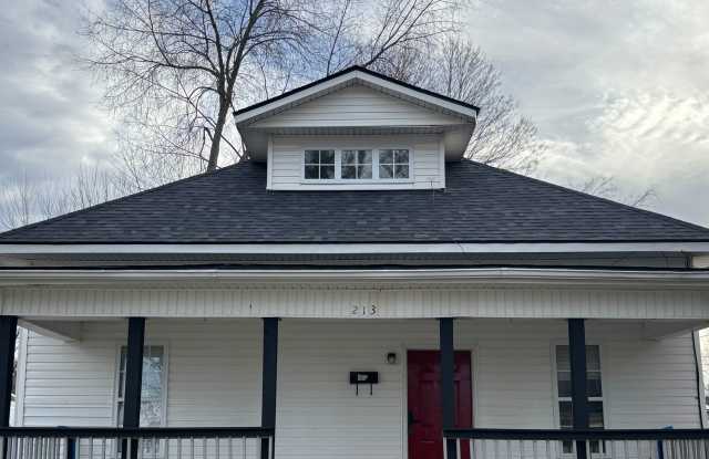Renovated 3BR/2BA Home Walkable to Downtown Johnson City photos photos