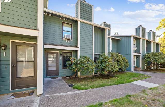 $500 off 1st Rent - Spacious 3 bedroom, 1.5 bathroom Townhouse, Lush Greenspace - 7905 Southwest Fanno Creek Drive, Tigard, OR 97224