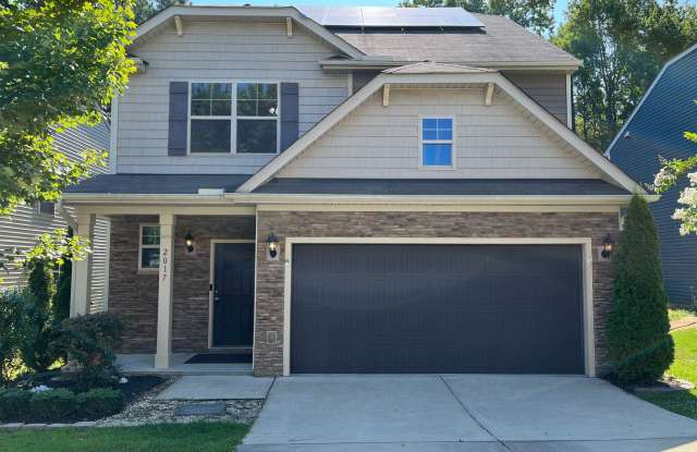 Fantastic 4BD, 3.5BA Raleigh Home with Bonus Family Room Near Downtown Raleigh Gallery 1