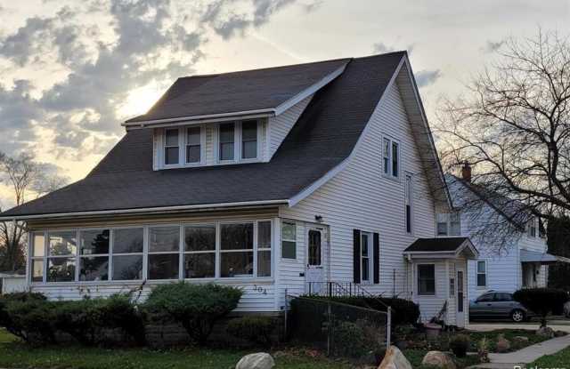 304 Ecorse Road - 304 Ecorse Road, Ypsilanti, MI 48198