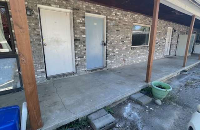 Maryville 37804 - 1 bedroom, 1 bath apartment - Contact Debra Johnson 865-591-8281 - 223 Defoe Circle, Eagleton Village, TN 37804