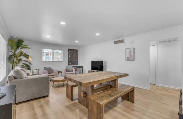 Modern 4BR Scottsdale Home w/ Guest Suite, EV Charger, Huge Backyard & Splash Pad Gallery 4