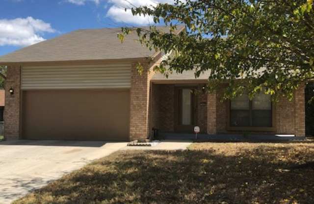 Updated and upgraded Four bedroom - 1402 Dallas Street, Killeen, TX 76541