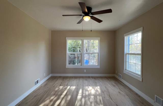 Super Clean Updated University Area Home Gallery 4